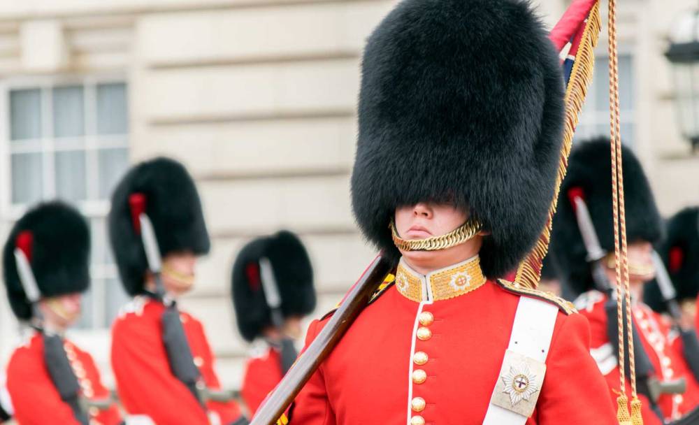 Guardia di Londra con copricapo